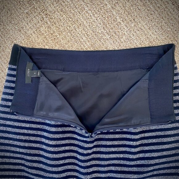J. Crew Wool Colorblock Pencil Skirt in Navy/Grey Stripe, Size 4 - Picture 9 of 12
